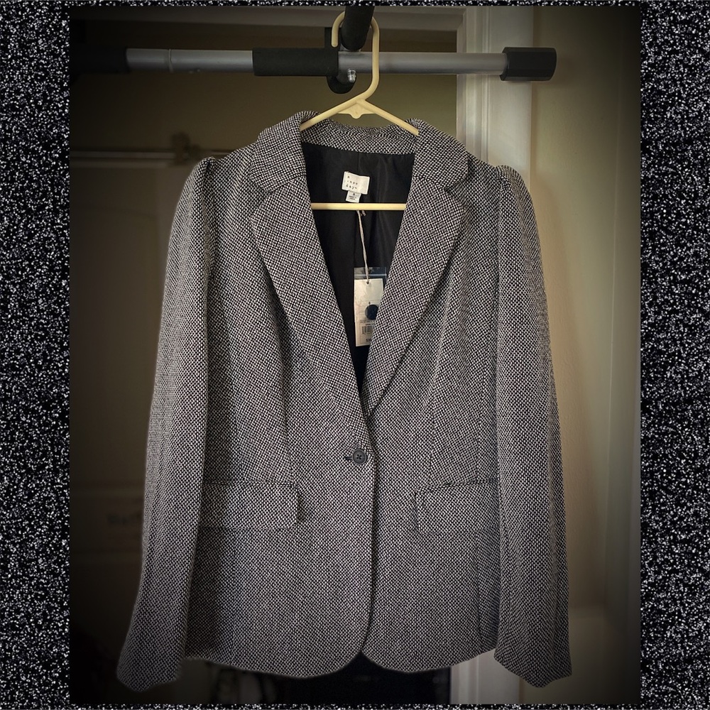 Women’s *NEW* Tweed Blazer Size 8